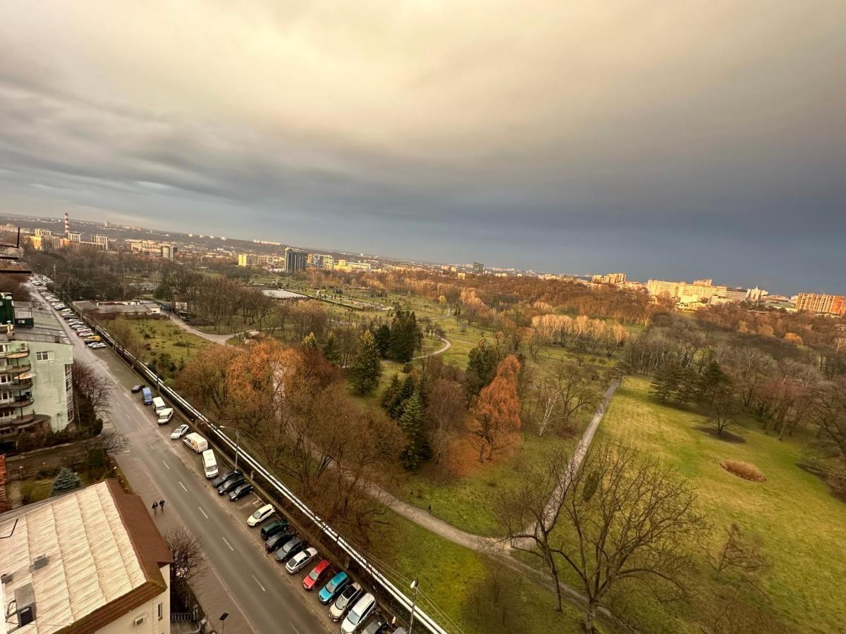 Fantastic View On Chisinau Center - Super Fast Wifi - Two Botanical Gardens - 2Br Apartment Luaran gambar